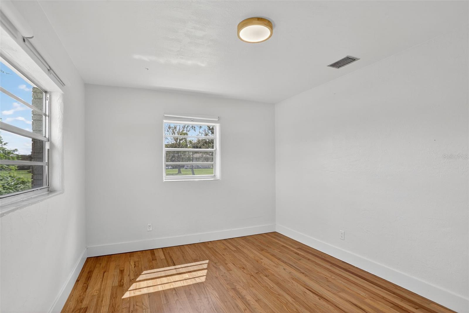 Image 27 of 57 For 832 Thalia Drive