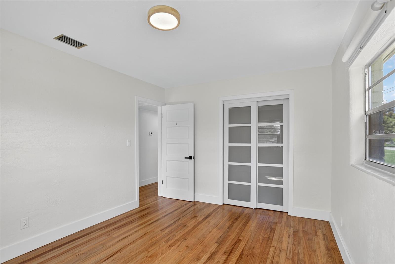 Image 28 of 57 For 832 Thalia Drive