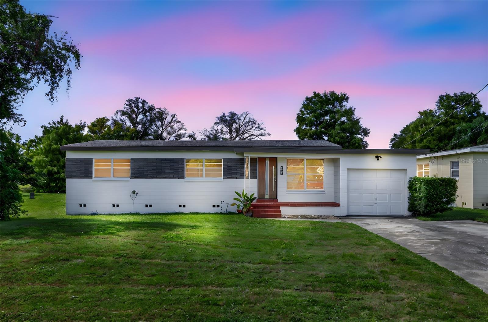 Image 3 of 57 For 832 Thalia Drive