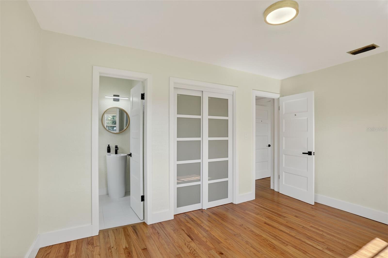Image 32 of 57 For 832 Thalia Drive