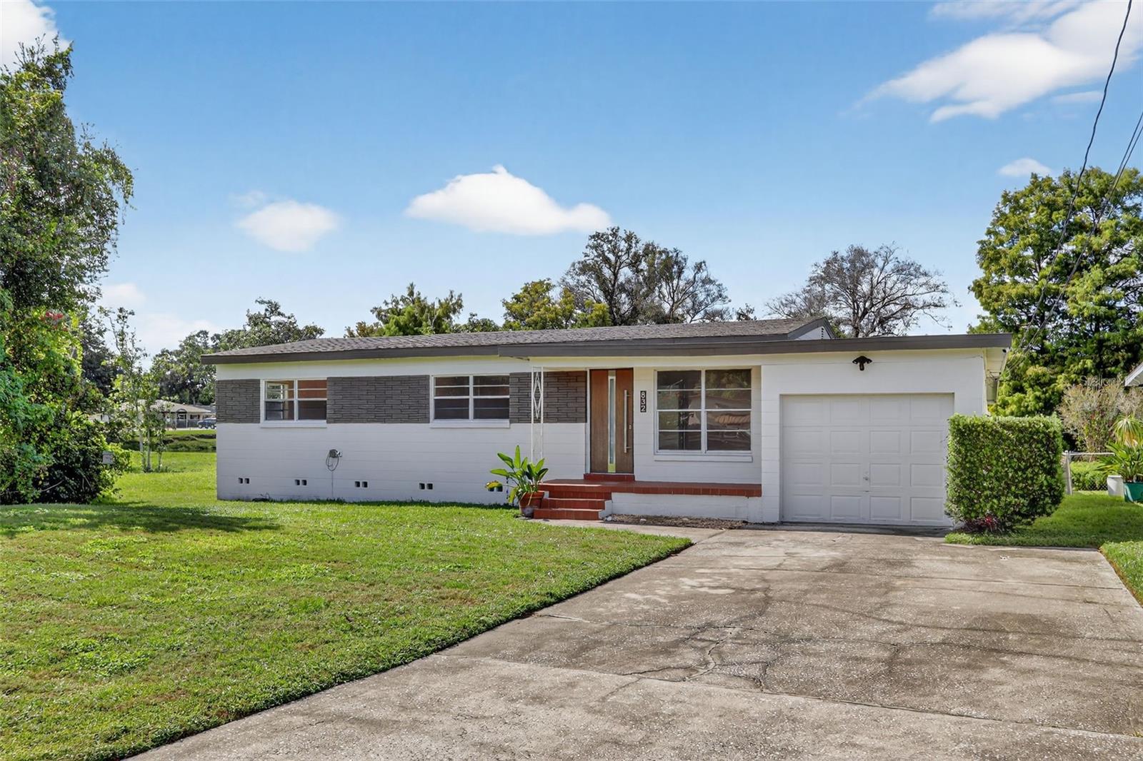 Image 4 of 57 For 832 Thalia Drive