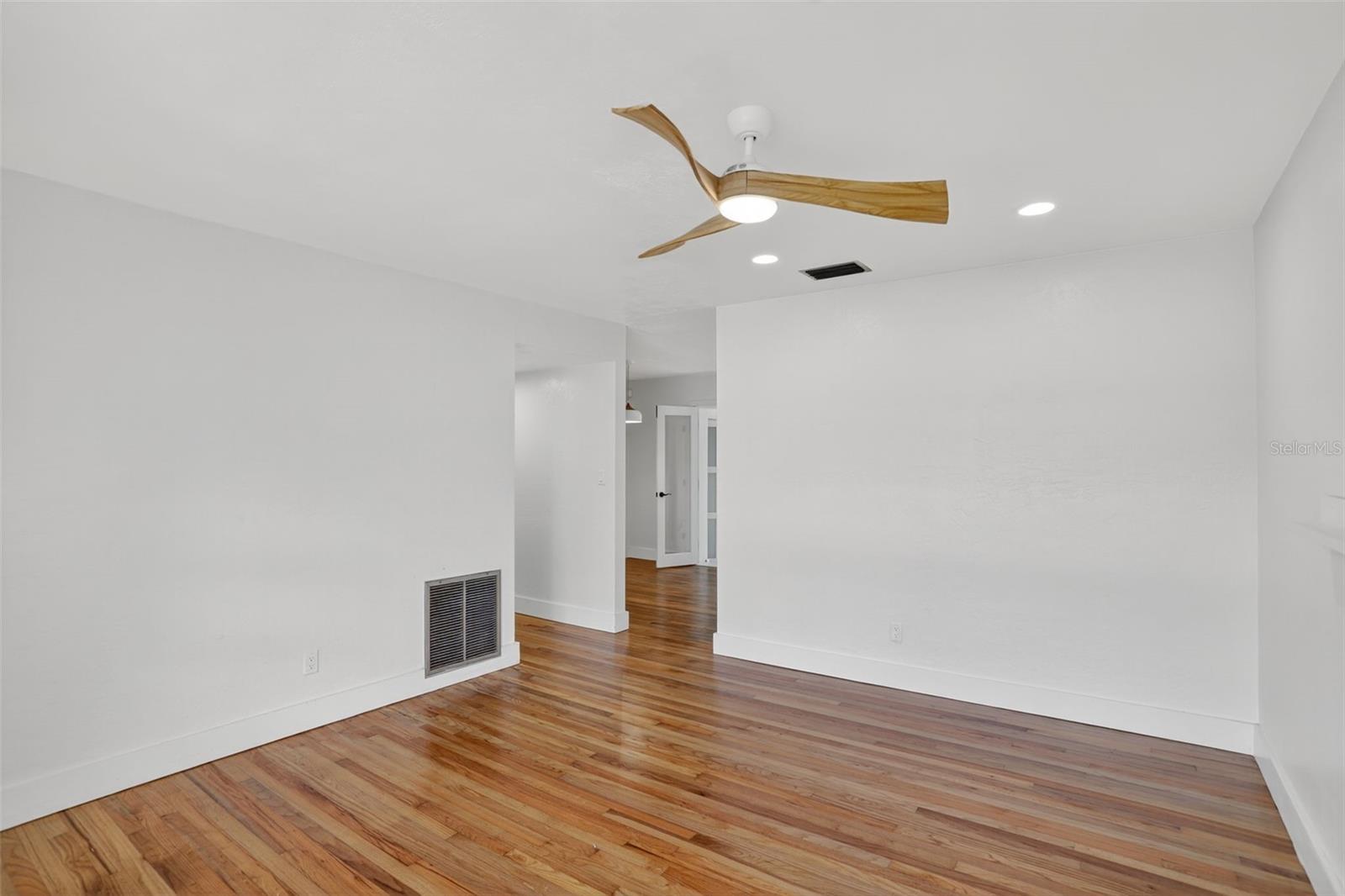 Image 8 of 57 For 832 Thalia Drive