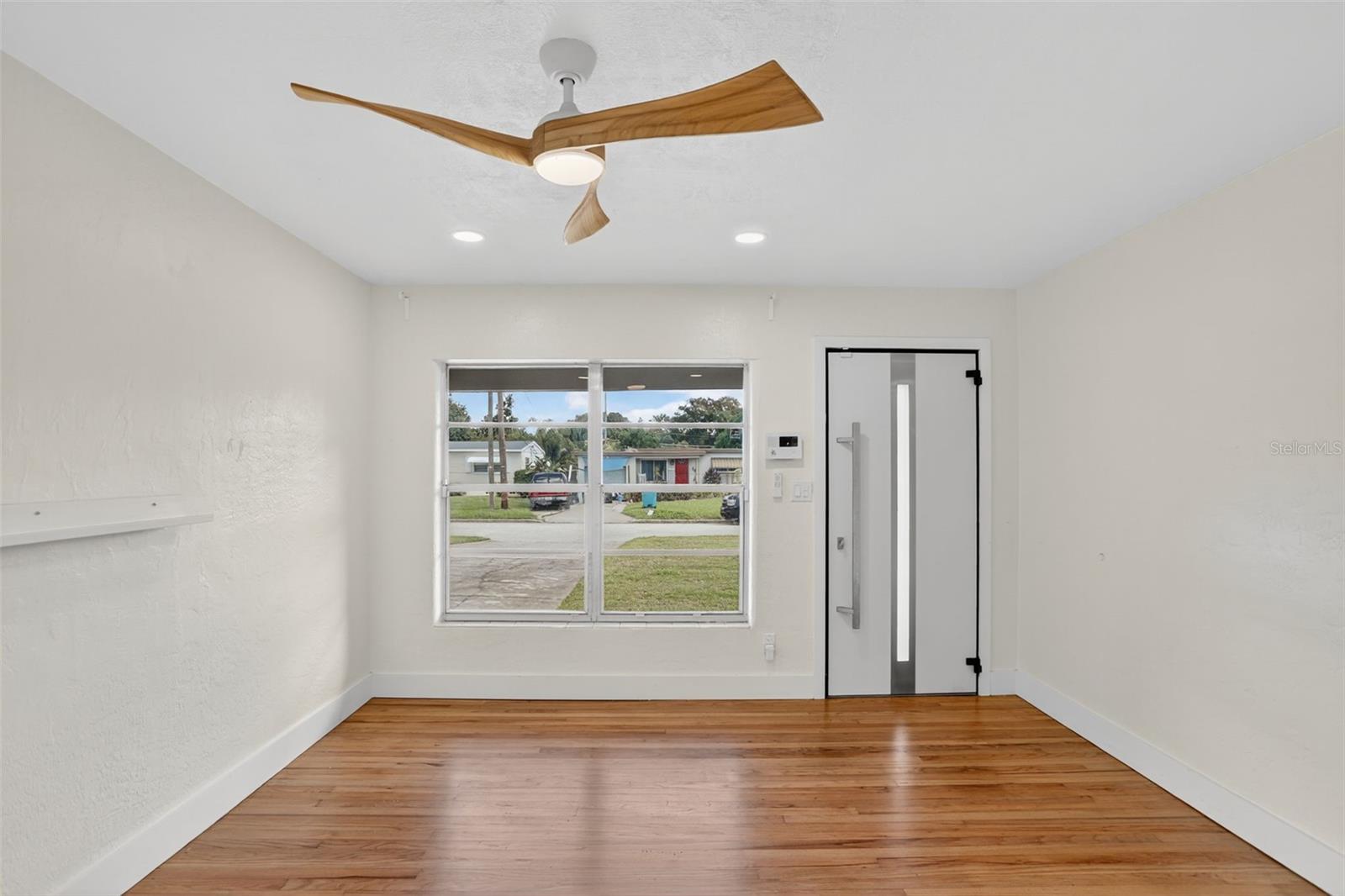 Image 9 of 57 For 832 Thalia Drive