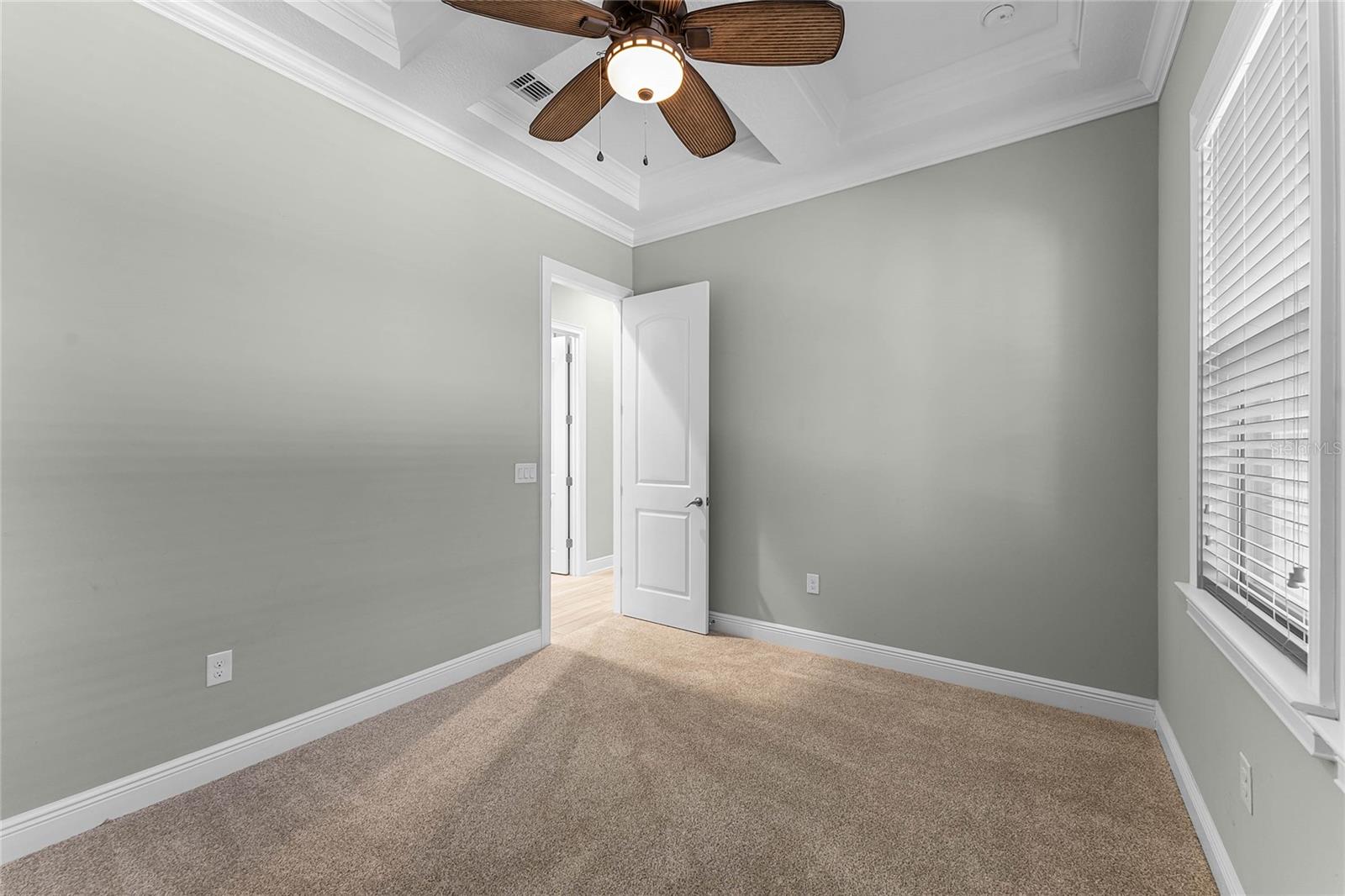 Image 22 of 62 For 15216 Johns Lake Pointe Boulevard