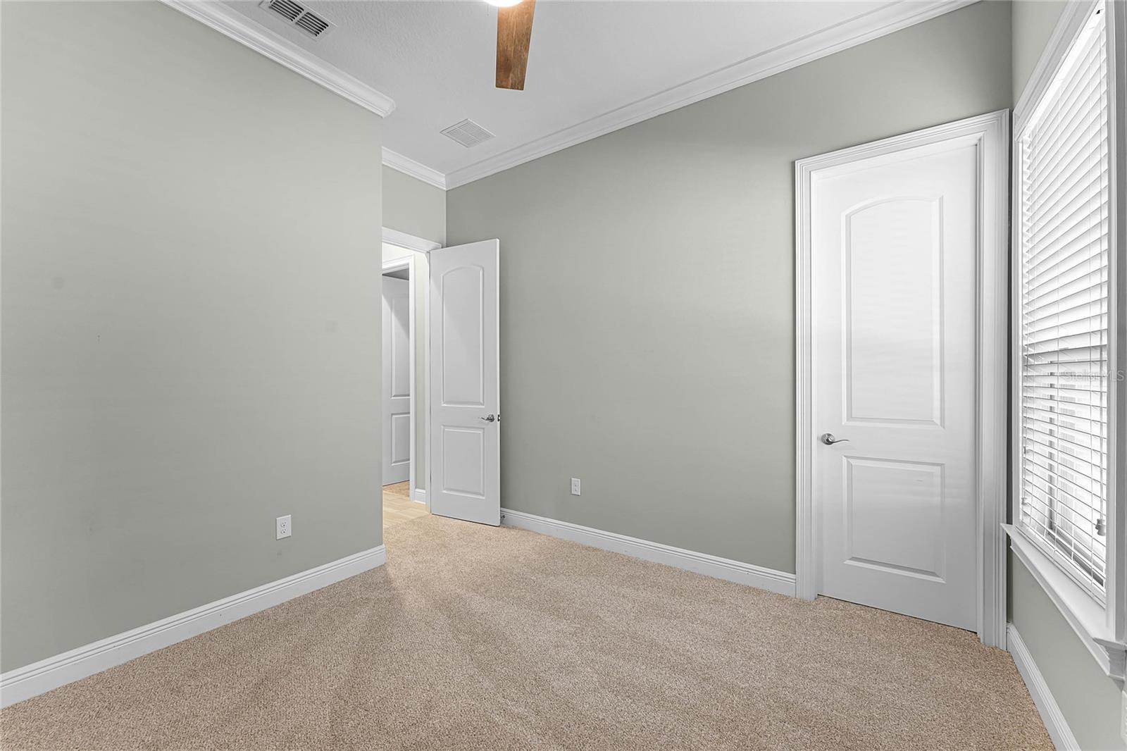 Image 24 of 62 For 15216 Johns Lake Pointe Boulevard