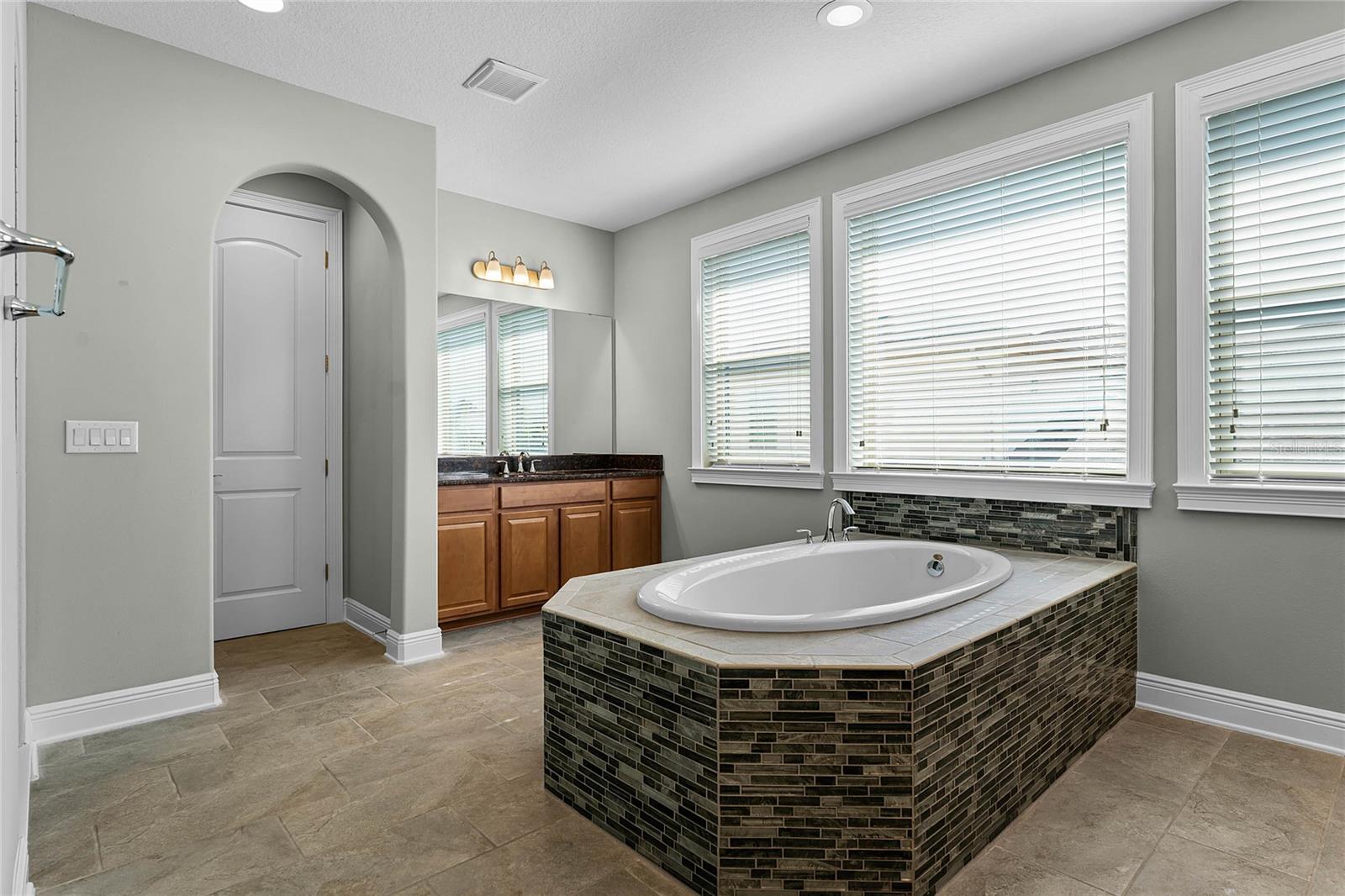 Image 30 of 62 For 15216 Johns Lake Pointe Boulevard