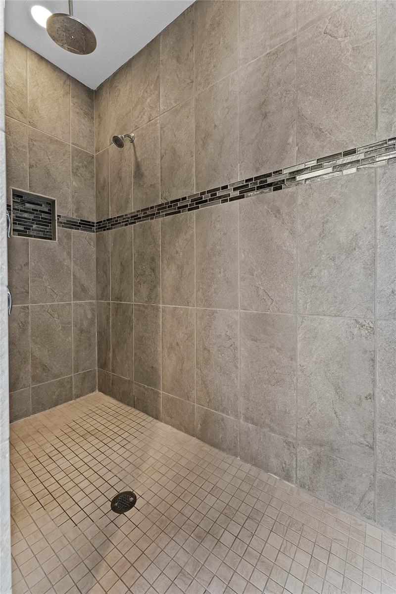 Image 33 of 62 For 15216 Johns Lake Pointe Boulevard