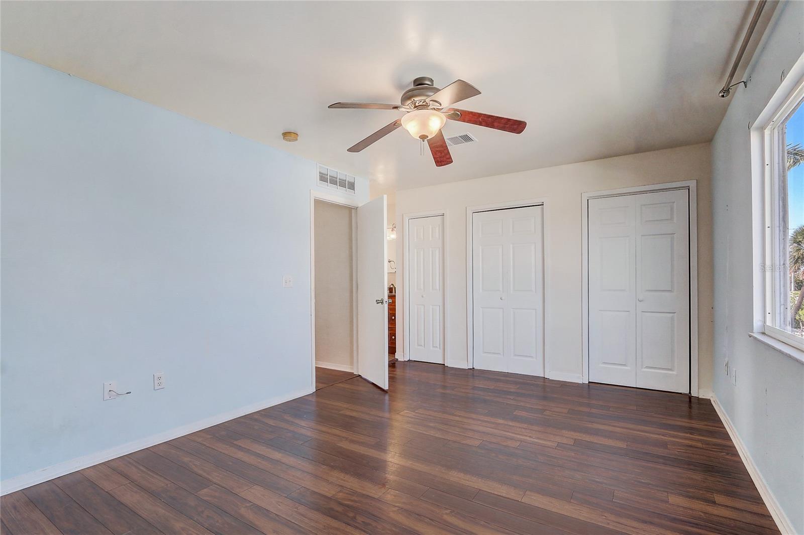 Image 24 of 46 For 53 Emerald Court