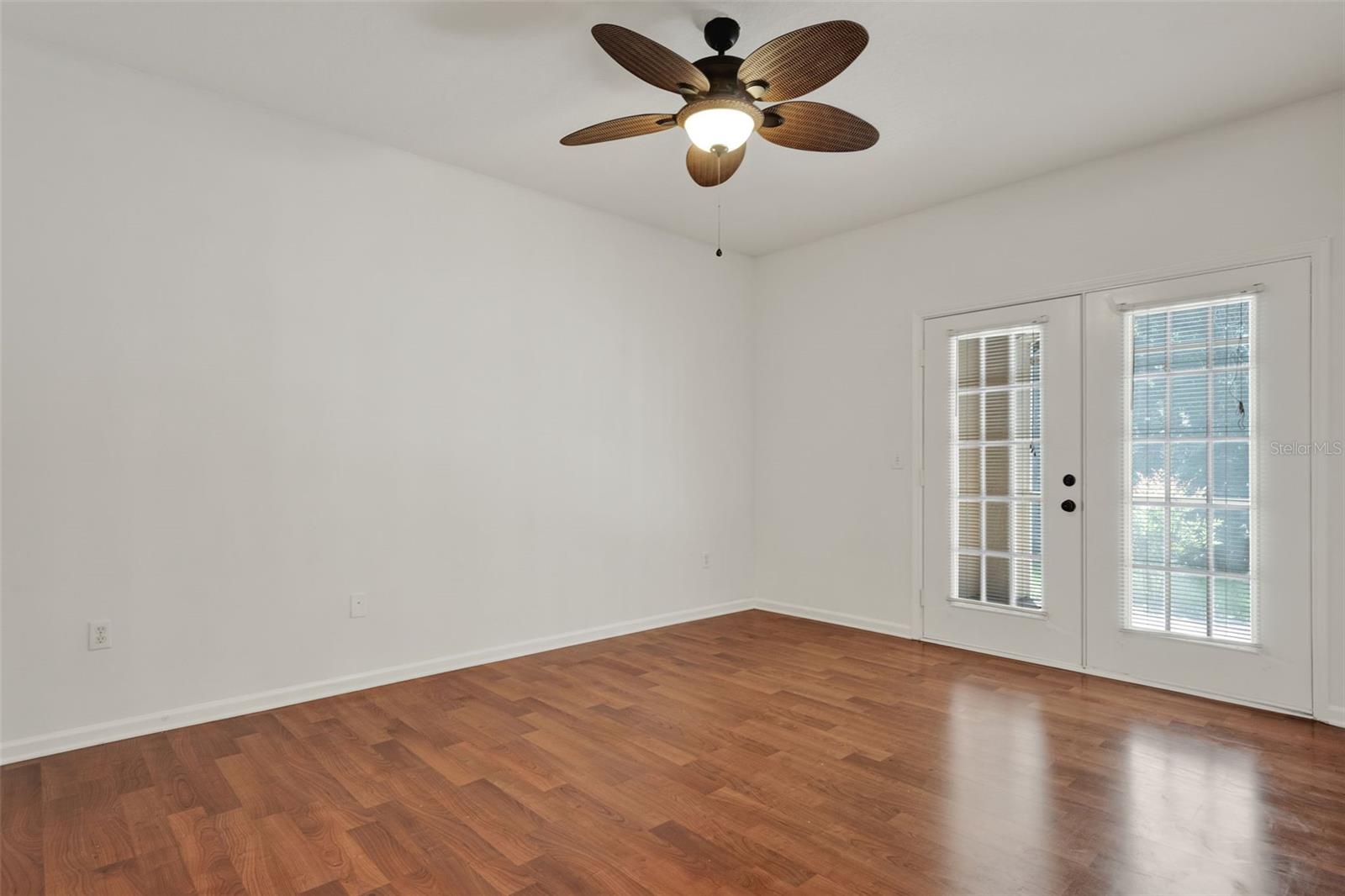 Image 12 of 43 For 14353 Fredricksburg Drive 911