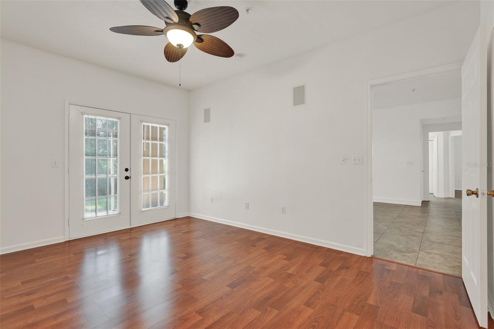 Image 13 of 43 For 14353 Fredricksburg Drive 911