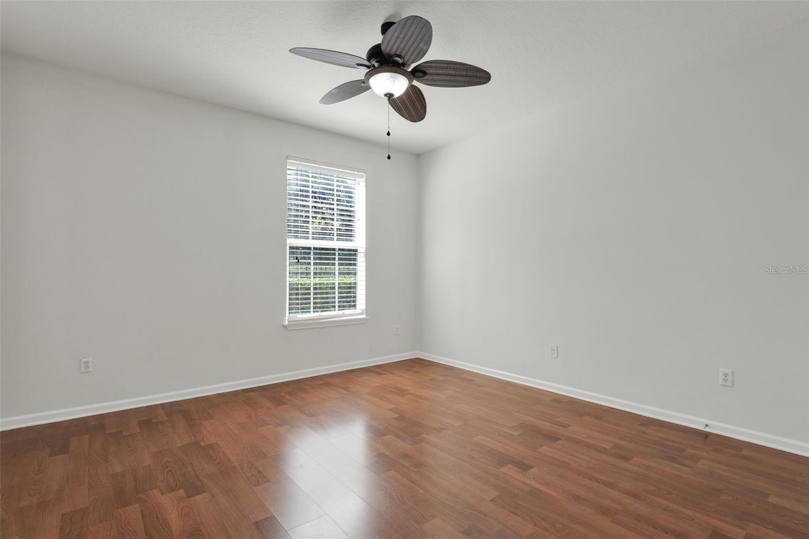 Image 18 of 43 For 14353 Fredricksburg Drive 911