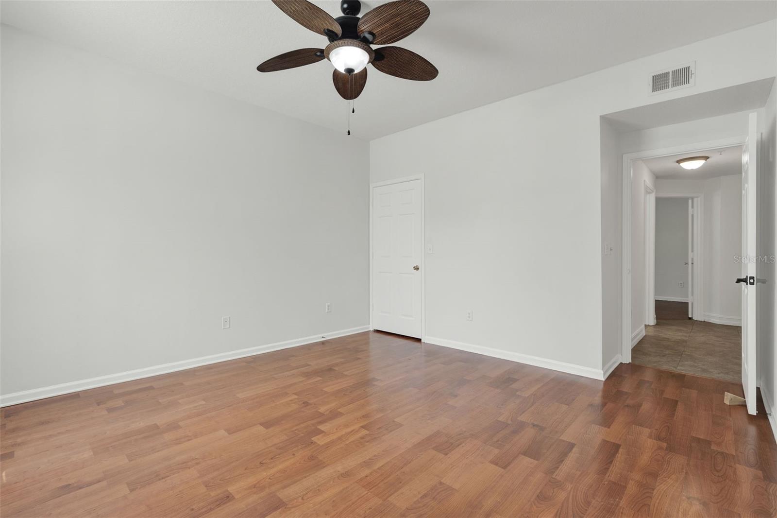 Image 21 of 43 For 14353 Fredricksburg Drive 911