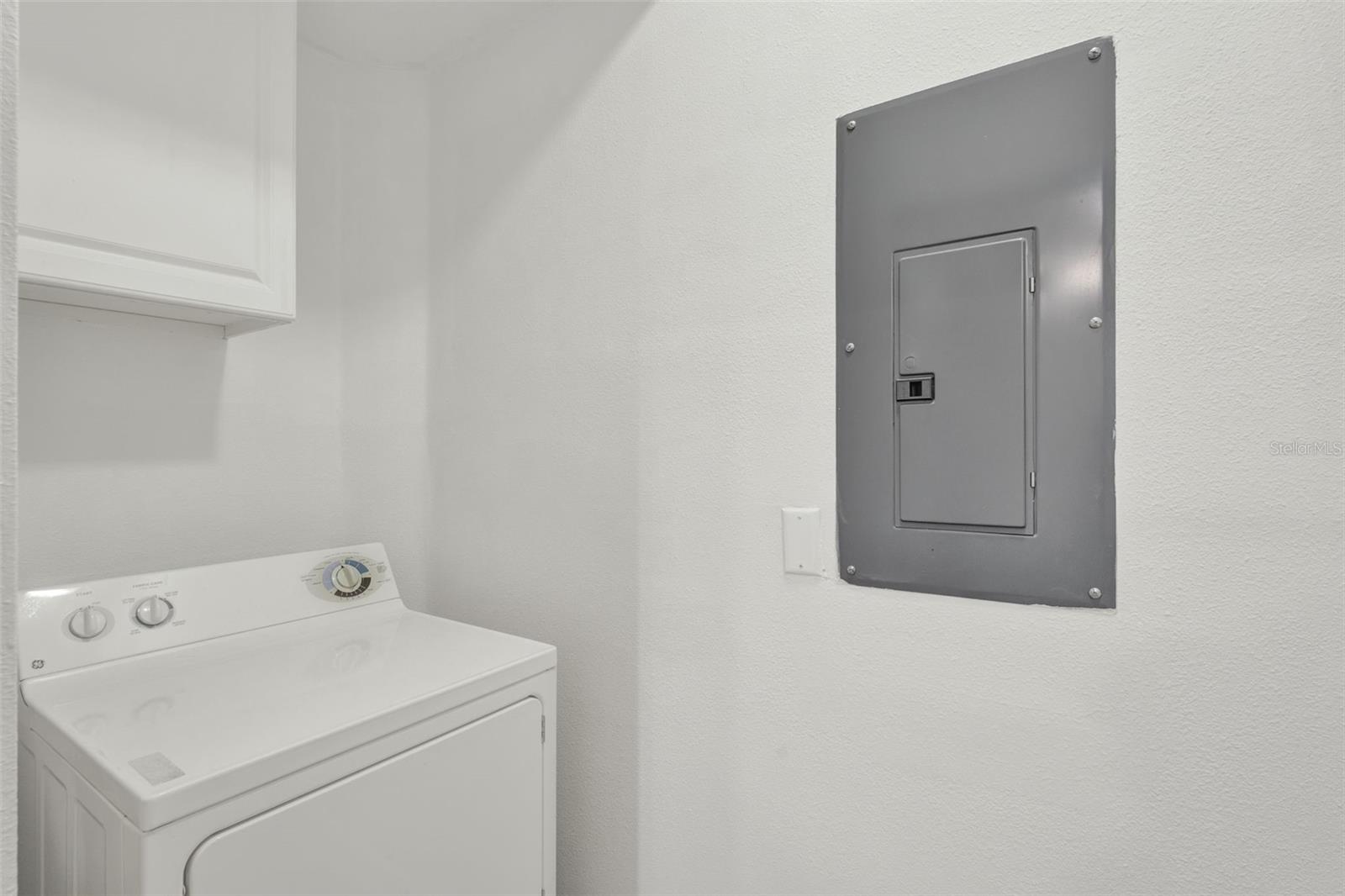 Image 22 of 43 For 14353 Fredricksburg Drive 911