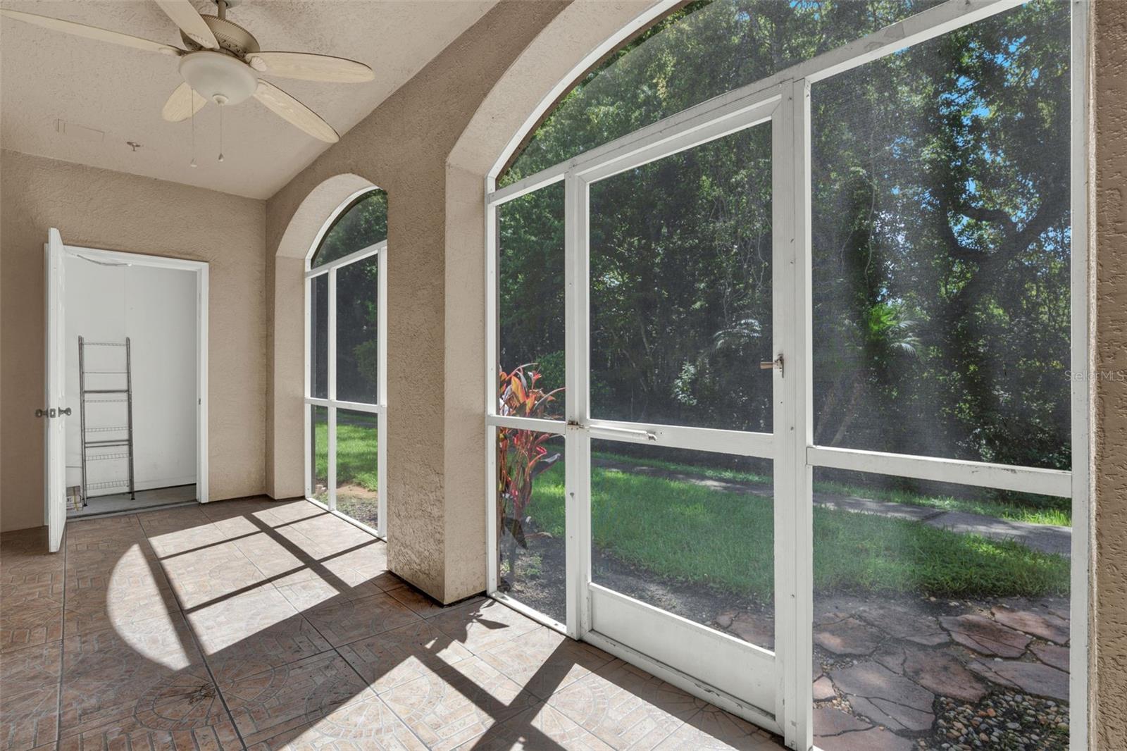 Image 24 of 43 For 14353 Fredricksburg Drive 911