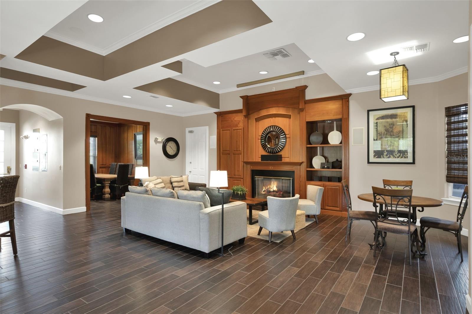 Image 39 of 43 For 14353 Fredricksburg Drive 911