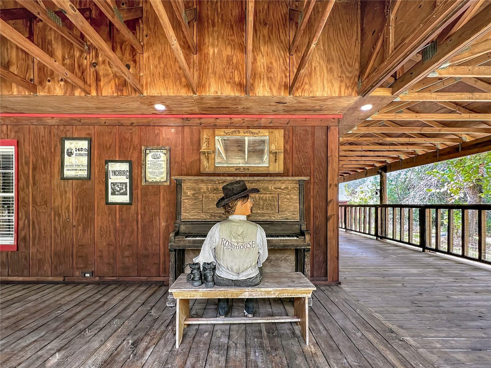 Image 17 of 82 For 1560 Saddle Run Drive