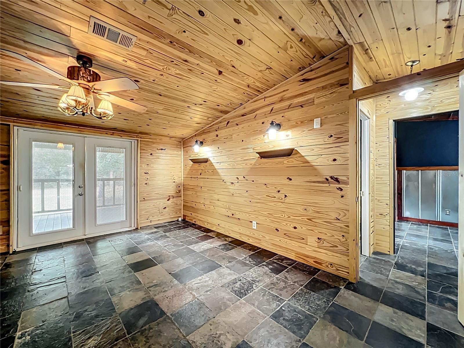 Image 19 of 82 For 1560 Saddle Run Drive