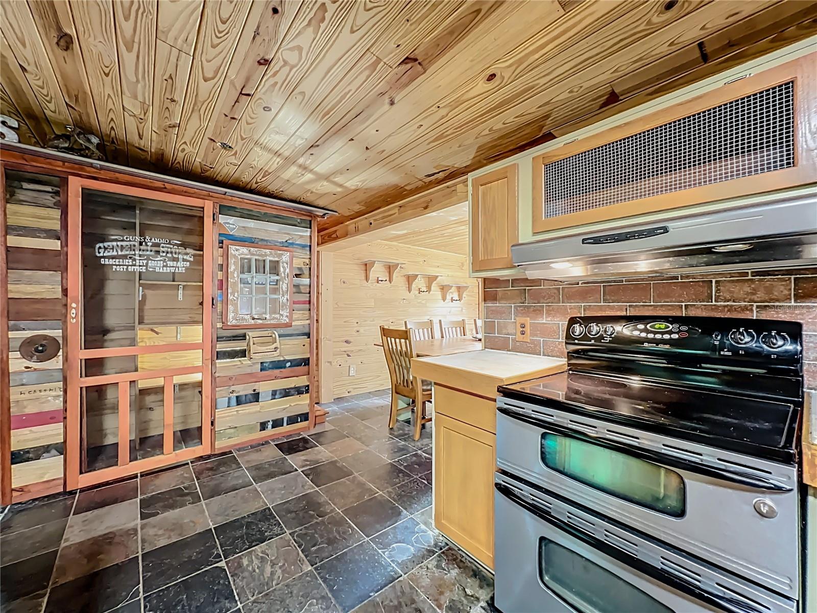 Image 32 of 82 For 1560 Saddle Run Drive