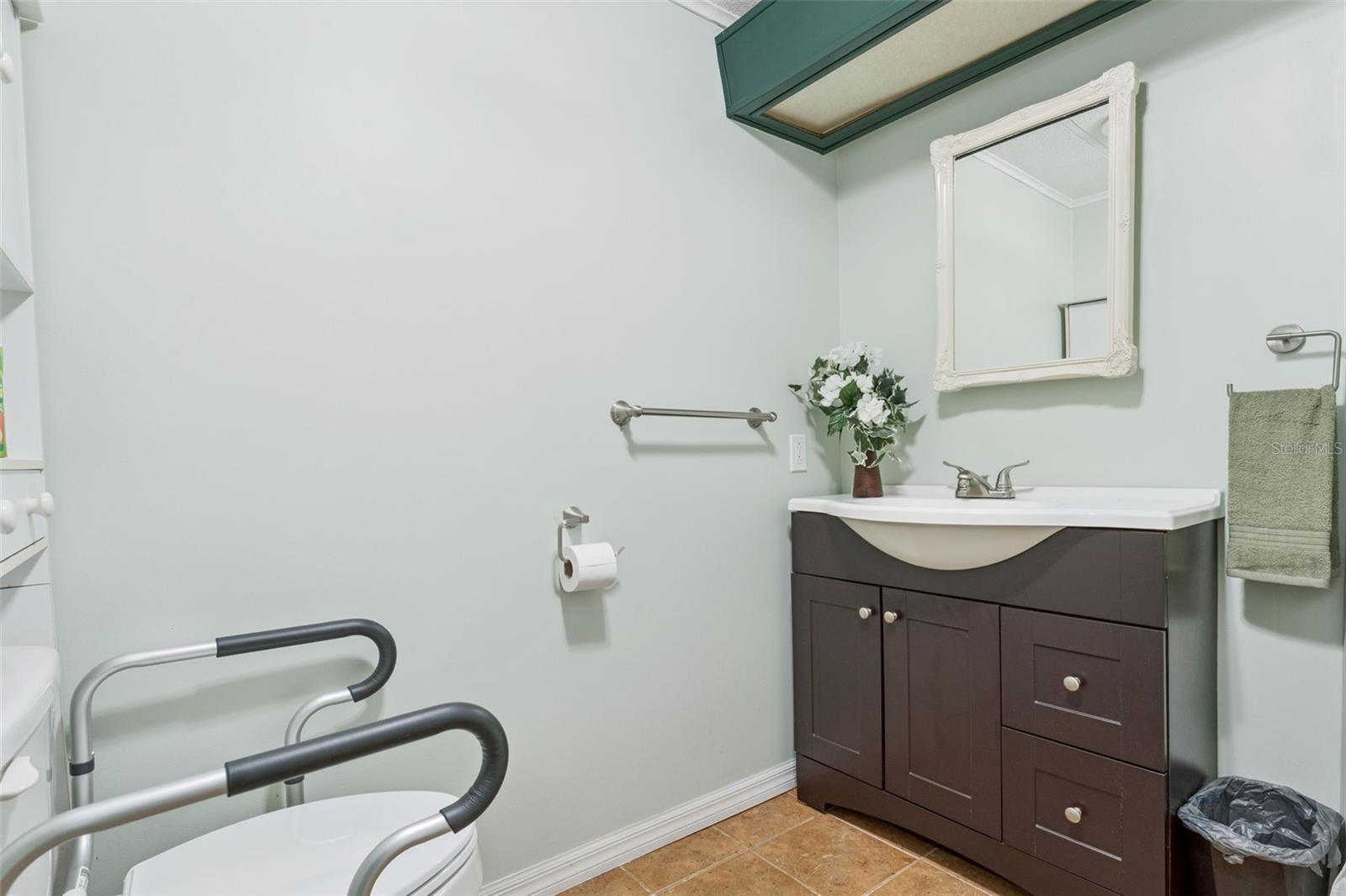 Image 11 of 18 For 314 Lakeview Drive