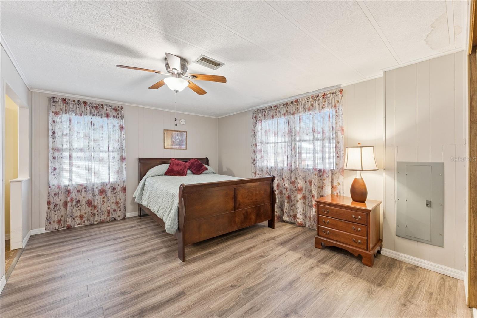 Image 7 of 18 For 314 Lakeview Drive