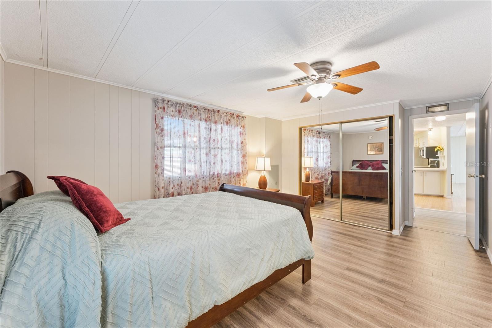 Image 8 of 18 For 314 Lakeview Drive