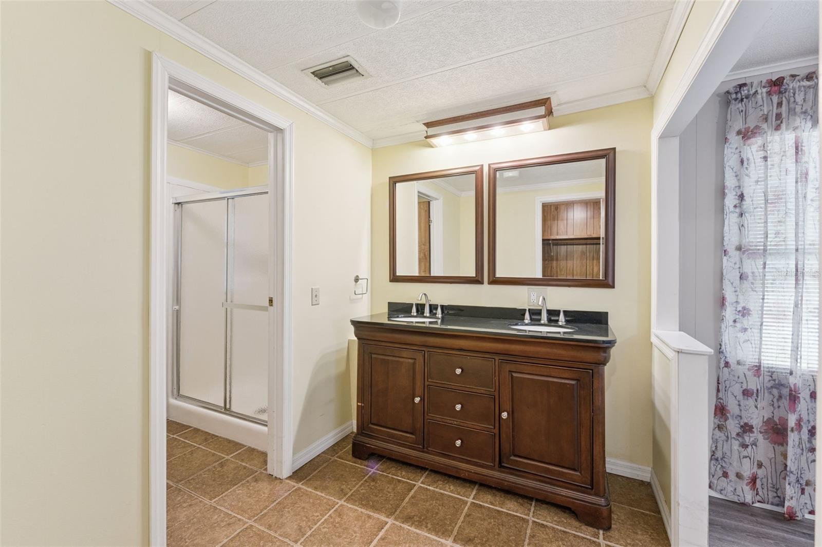 Image 9 of 18 For 314 Lakeview Drive