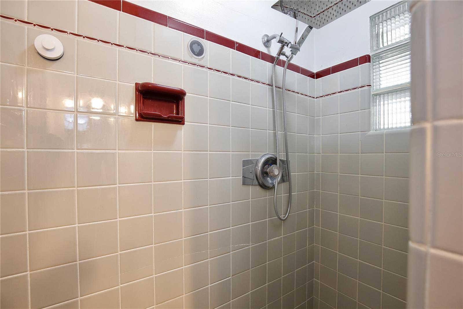 Image 23 of 34 For 354 Monroe Avenue