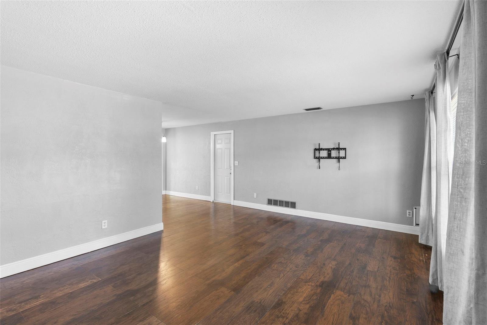 Image 32 of 48 For 1617 Paradise Lane