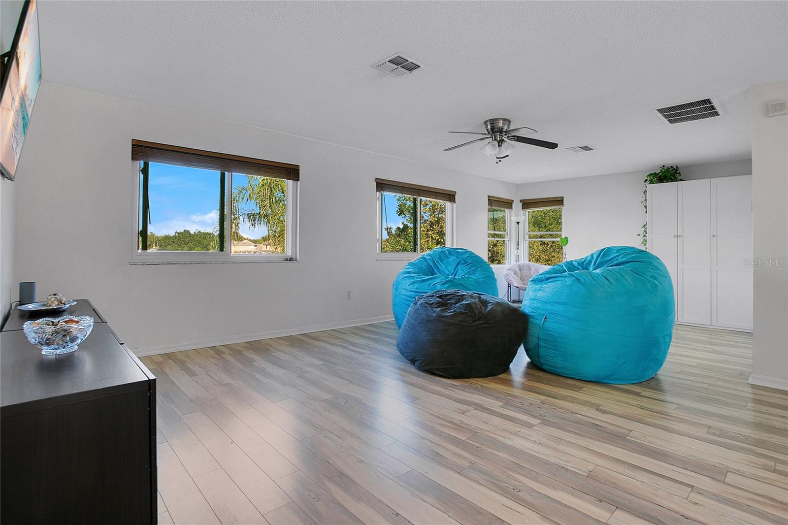 Image 17 of 49 For 13256 Heming Way