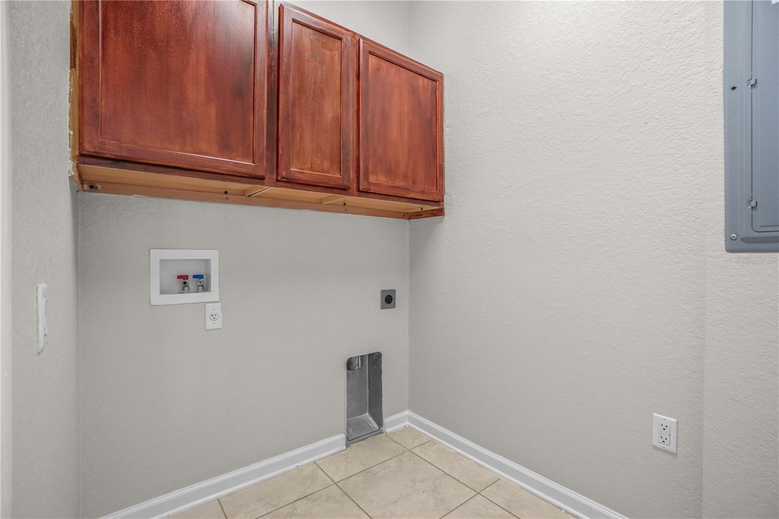 Image 19 of 44 For 7711 Fairgrove Avenue