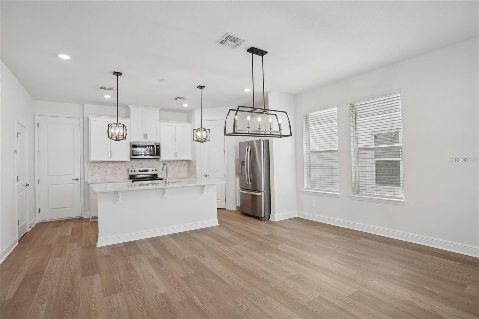 Image 10 of 37 For 16484 Silver Brook Way