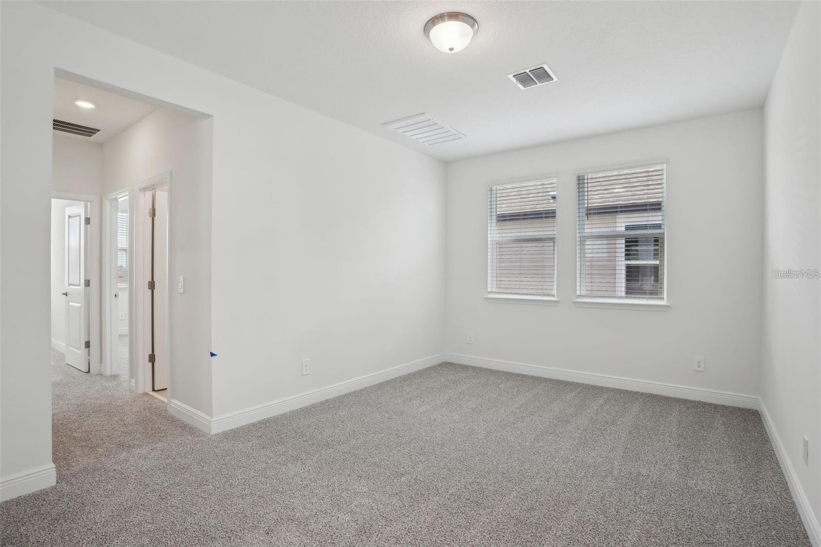 Image 19 of 37 For 16484 Silver Brook Way