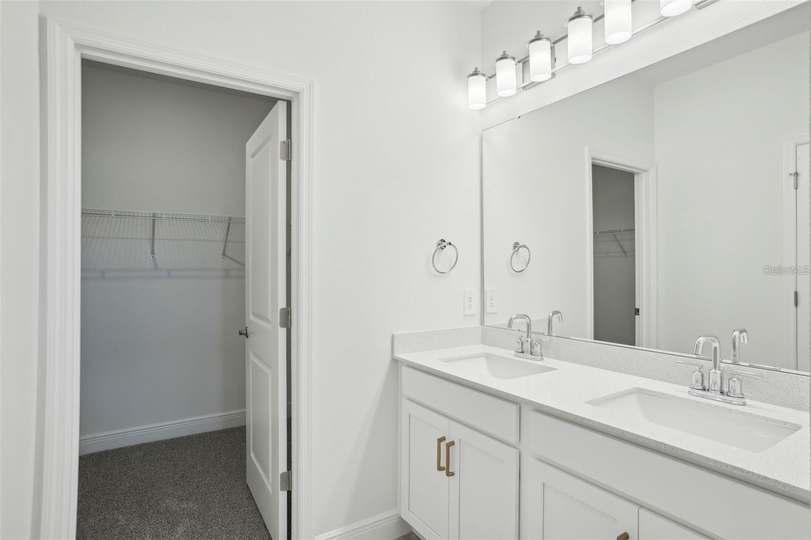 Image 24 of 37 For 16484 Silver Brook Way