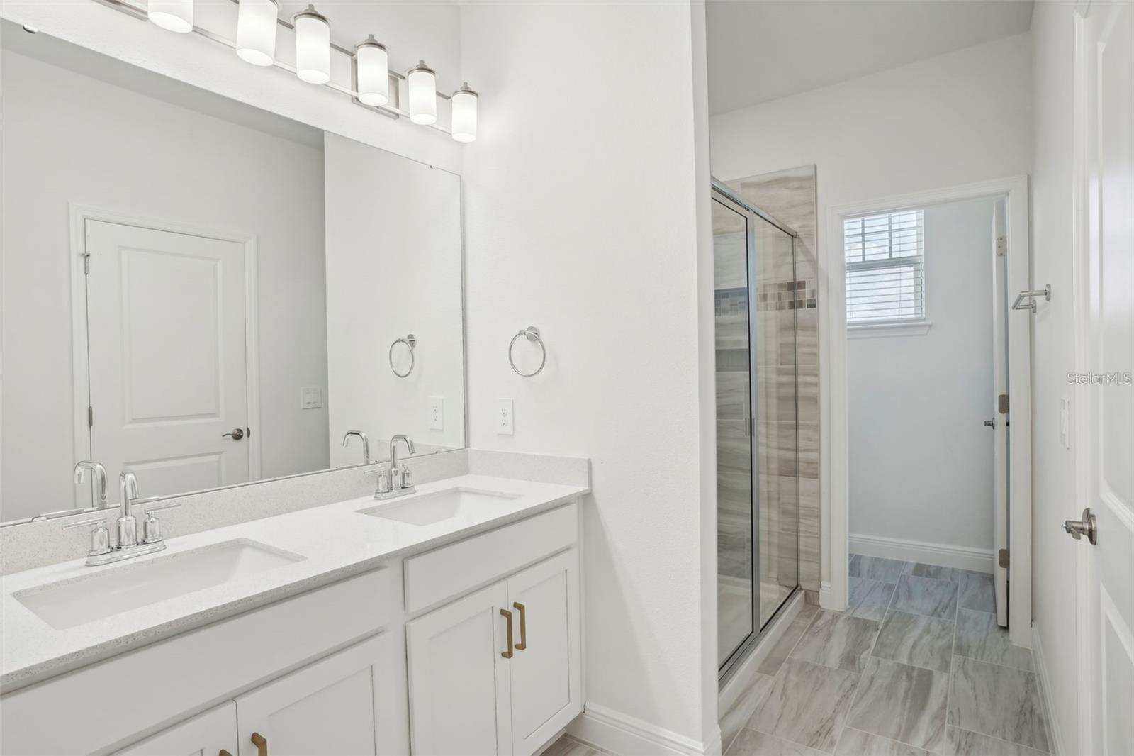 Image 25 of 37 For 16484 Silver Brook Way