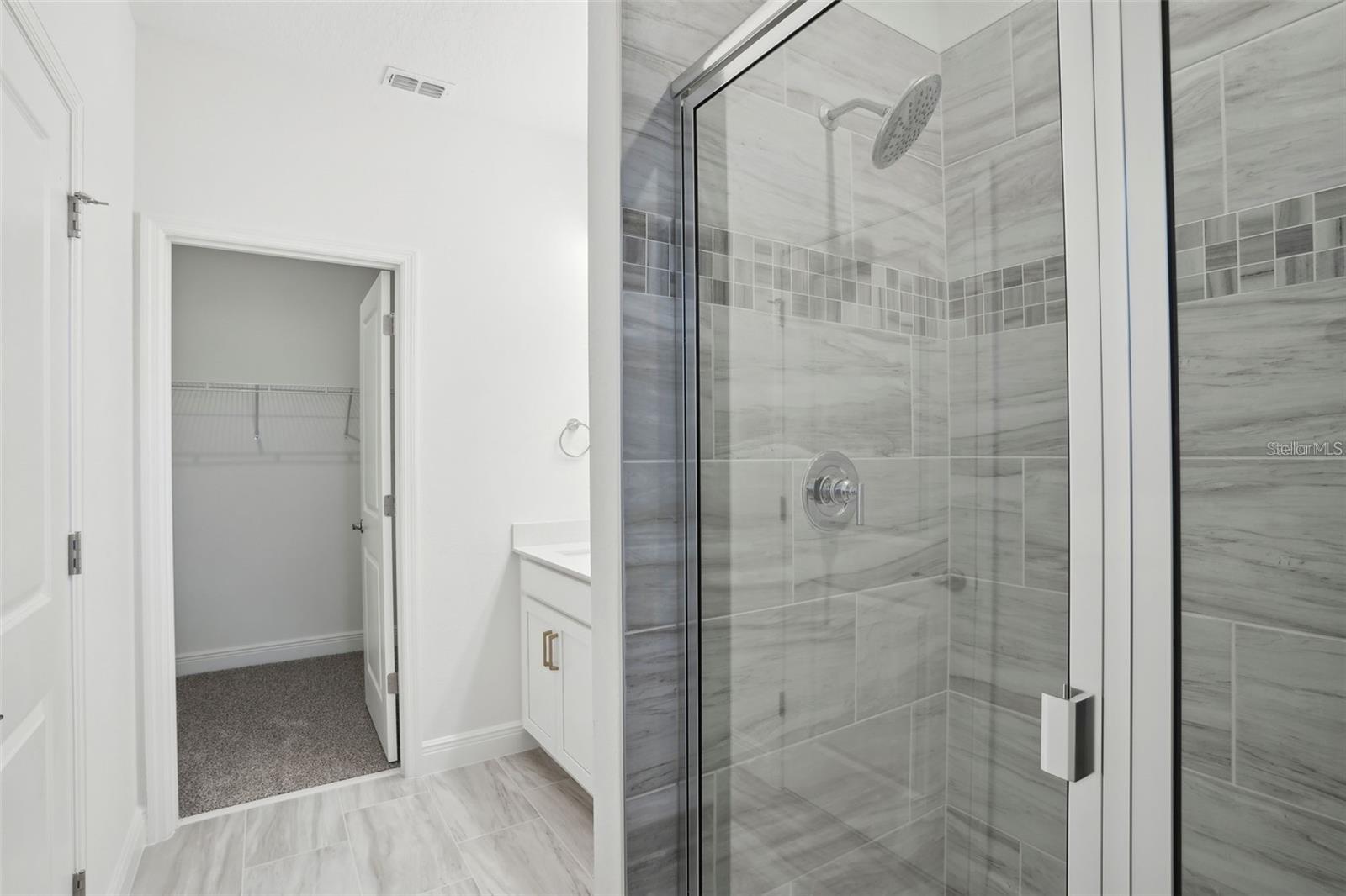 Image 26 of 37 For 16484 Silver Brook Way