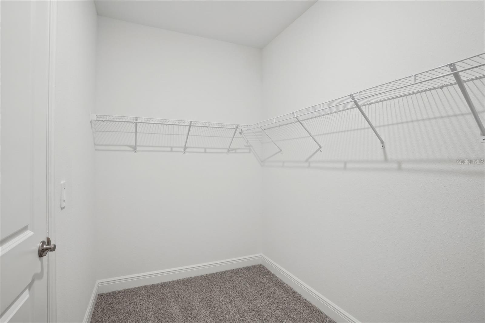 Image 27 of 37 For 16484 Silver Brook Way