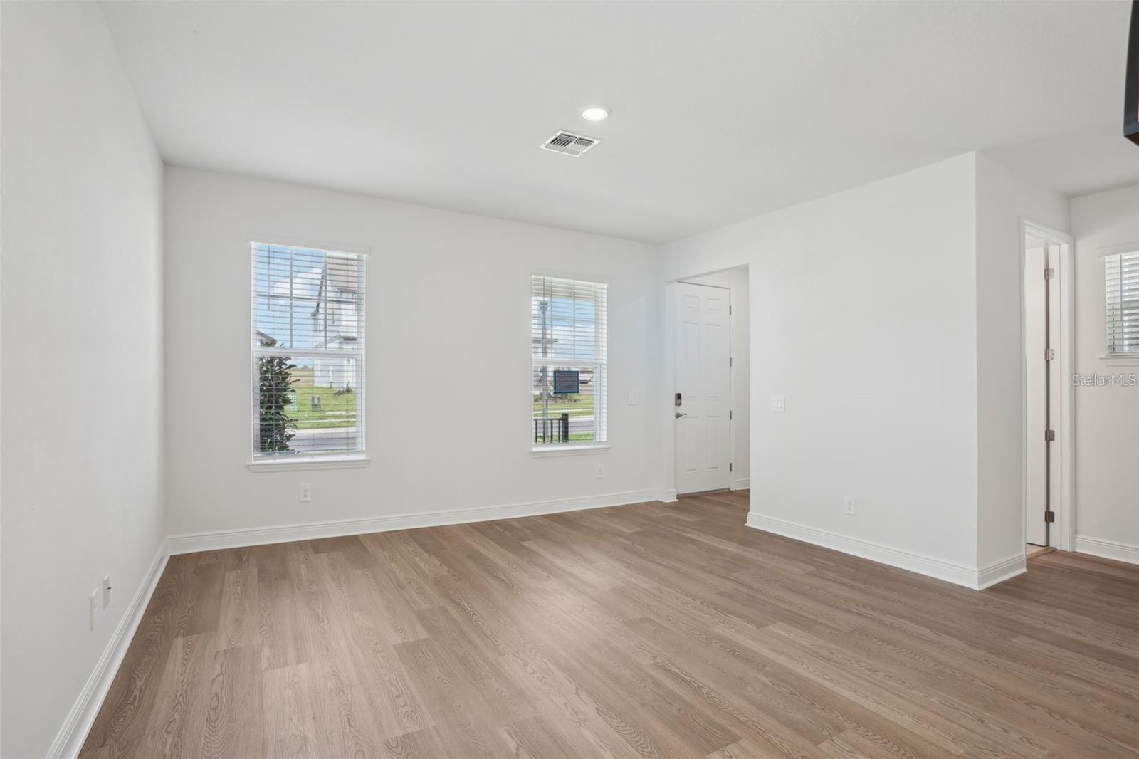 Image 6 of 37 For 16484 Silver Brook Way