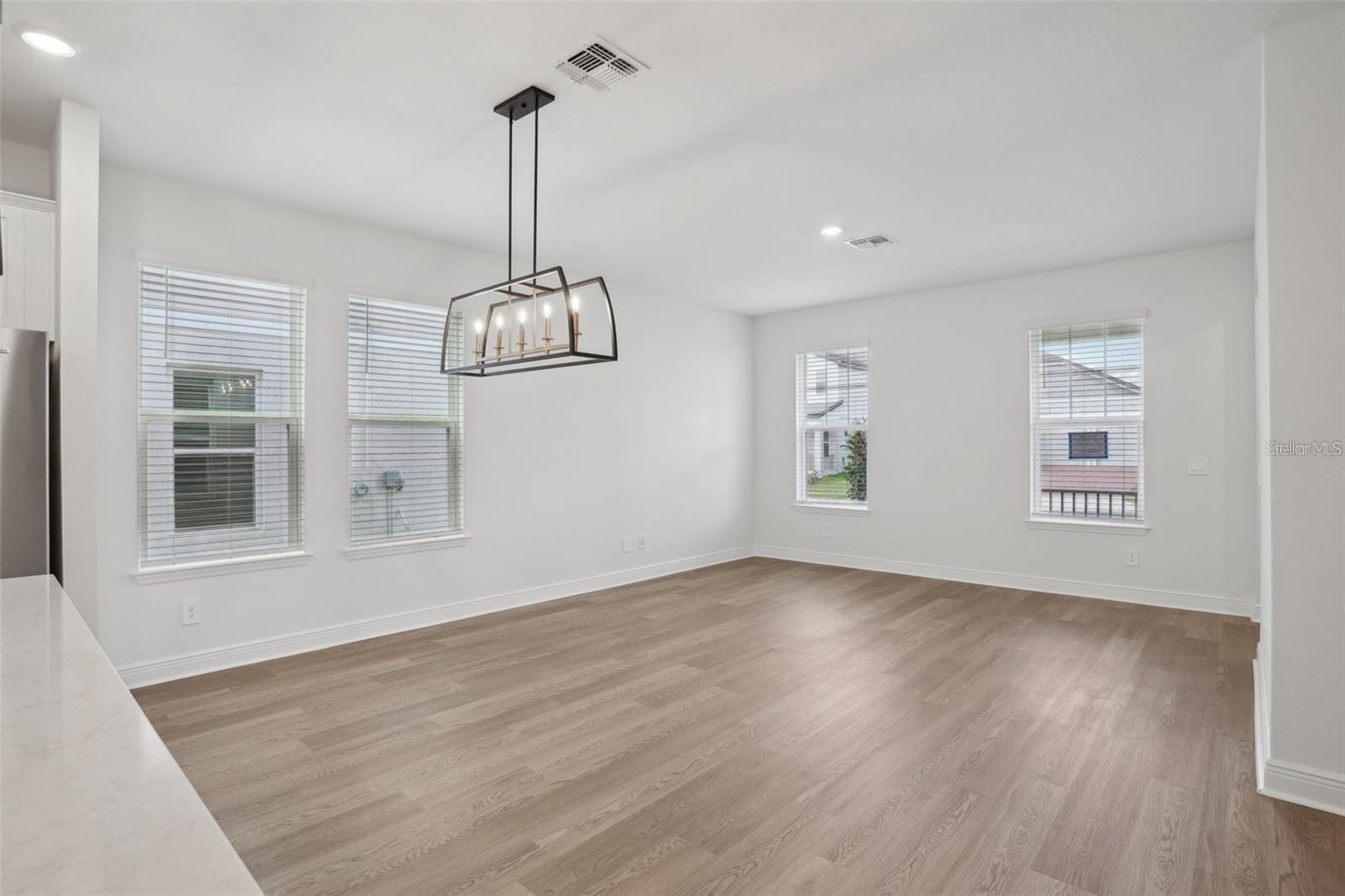 Image 7 of 37 For 16484 Silver Brook Way