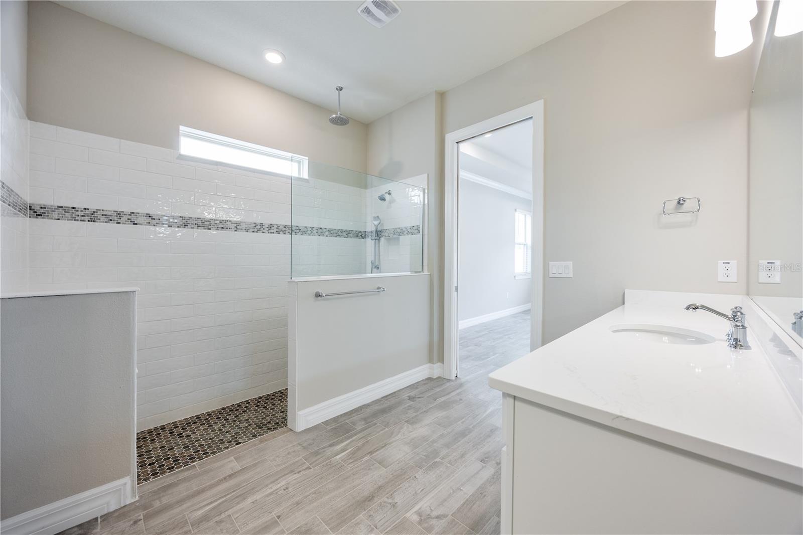 Image 18 of 37 For 8077 Leaf Grove Circle