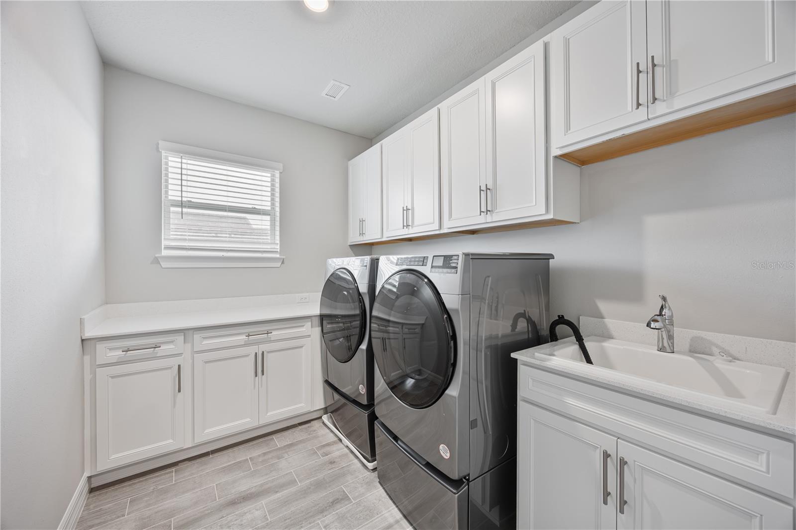 Image 26 of 37 For 8077 Leaf Grove Circle