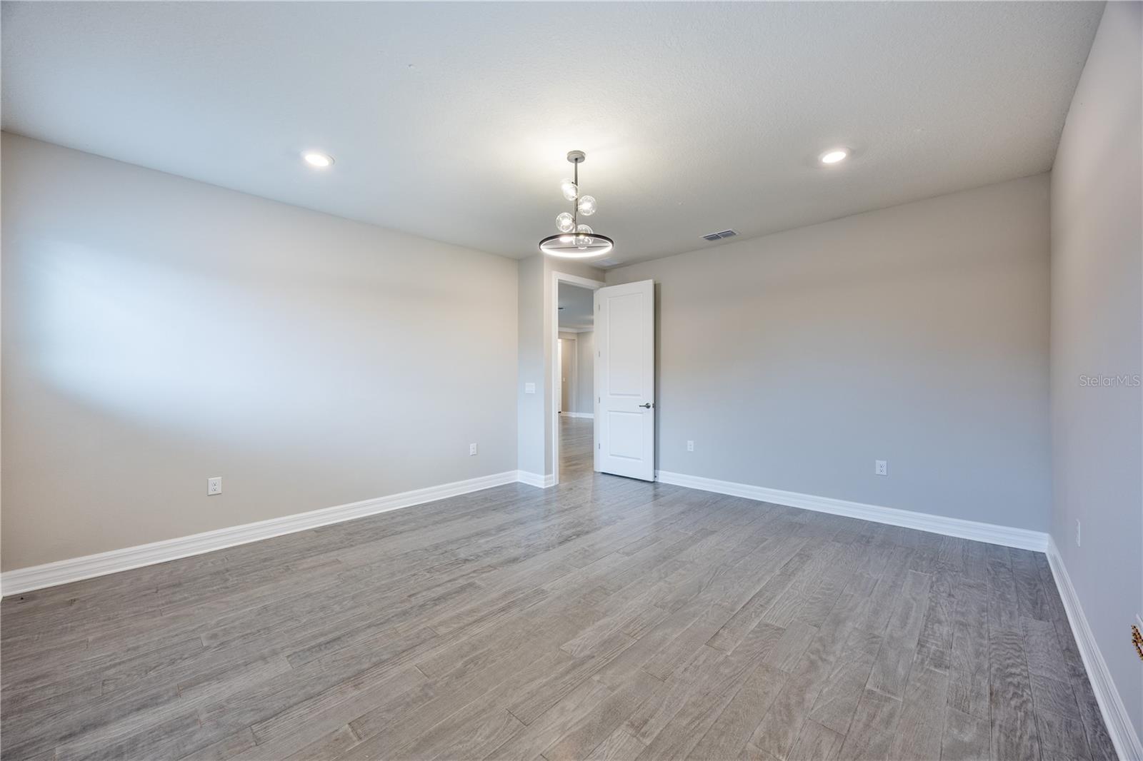 Image 31 of 37 For 8077 Leaf Grove Circle