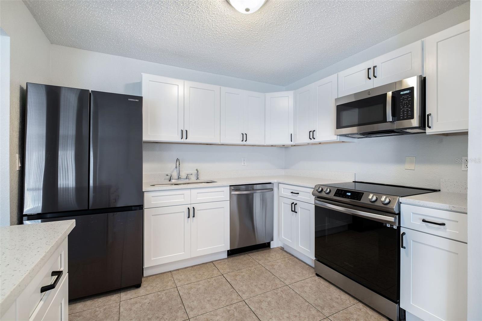 Image 3 of 26 For 500 Banyon Tree Circle 104