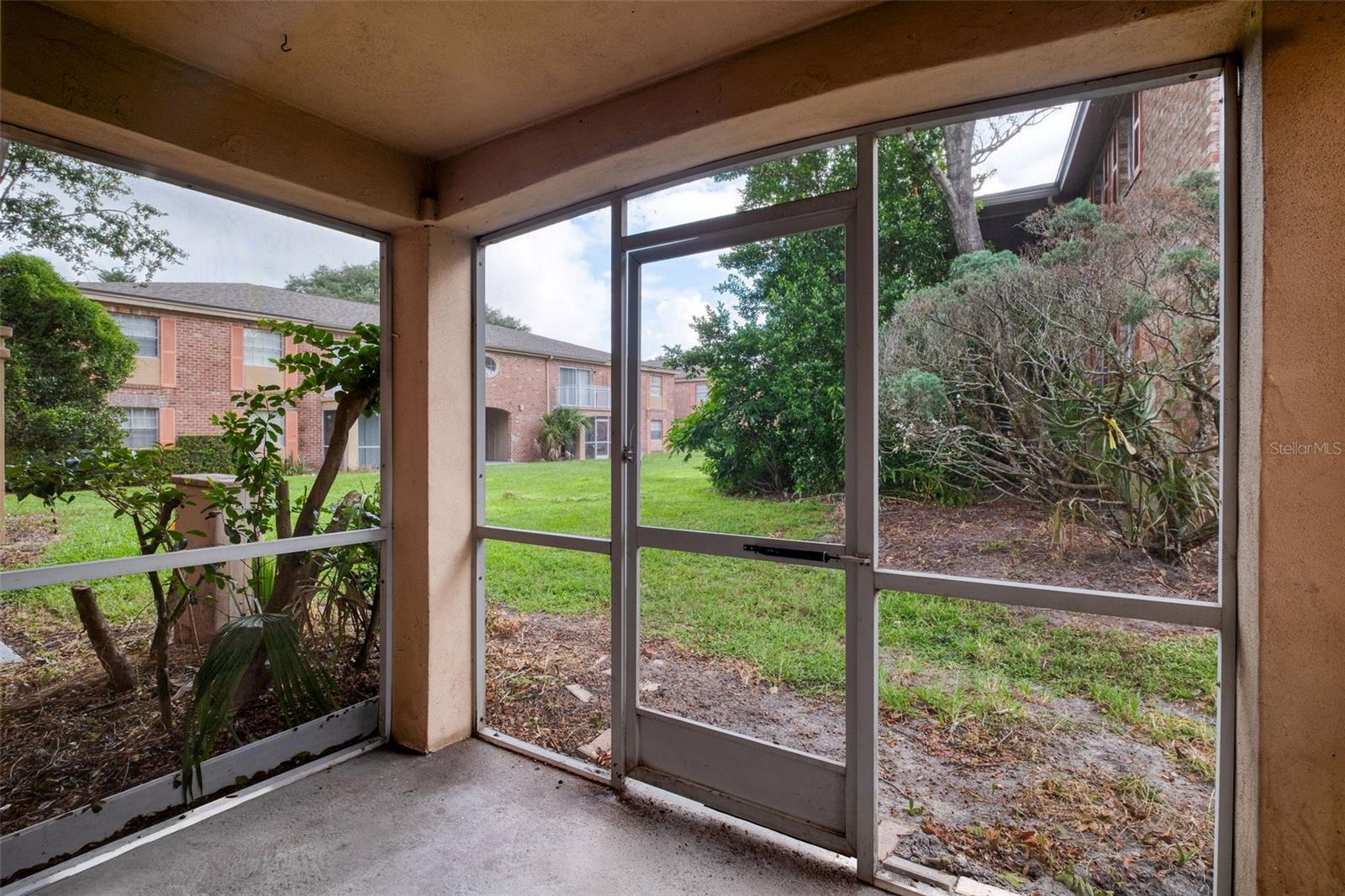 Image 8 of 26 For 500 Banyon Tree Circle 104