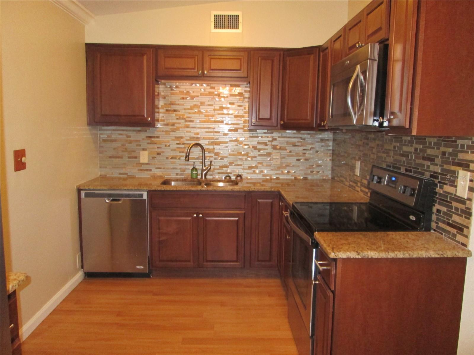 Image 6 of 27 For 770 Baffie Avenue