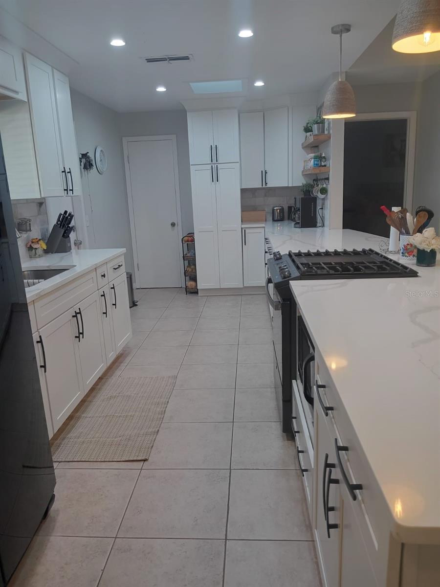 Image 5 of 23 For 10700 Gardenwood Road