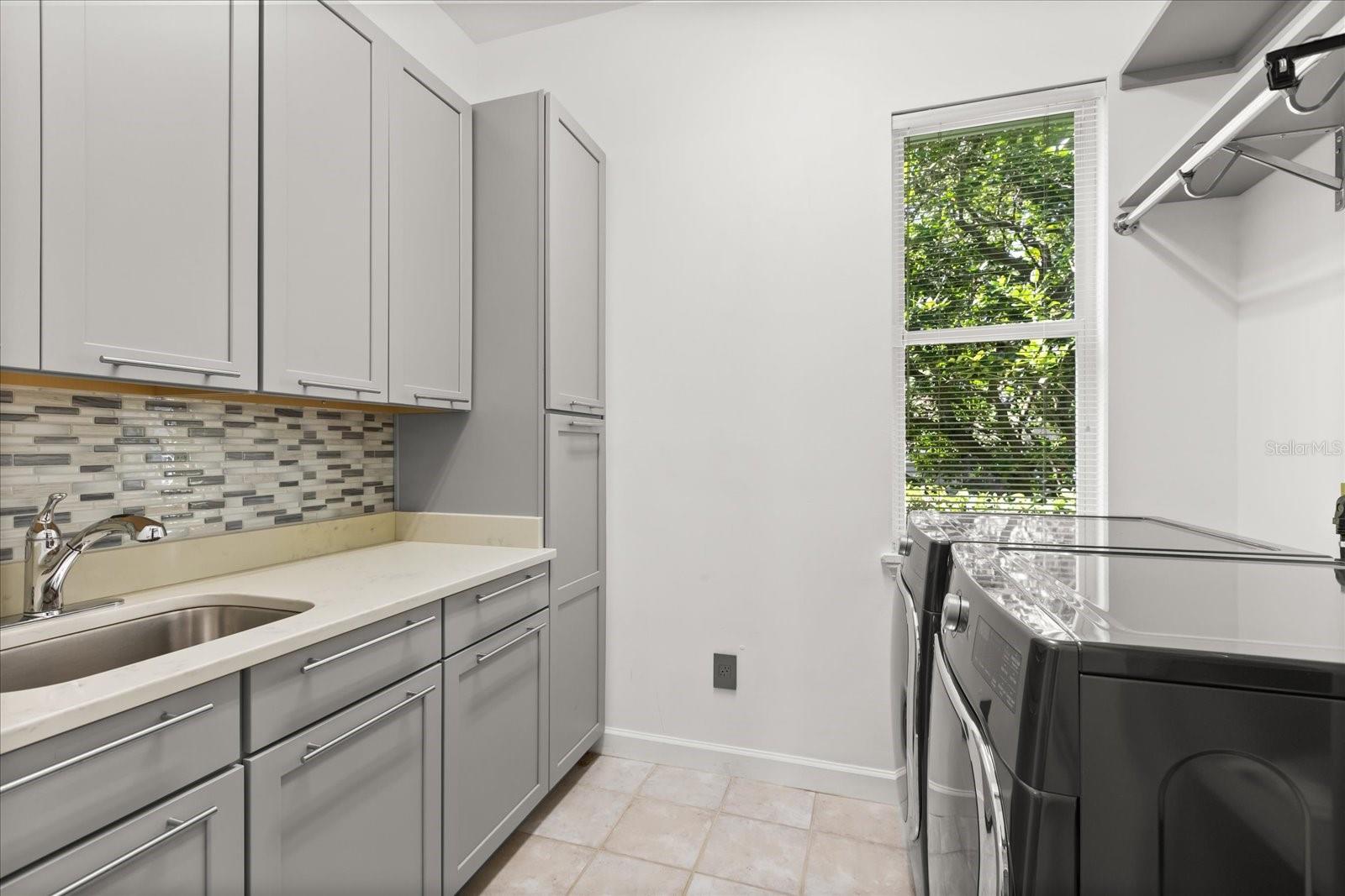 Image 33 of 51 For 1293 Prince Court