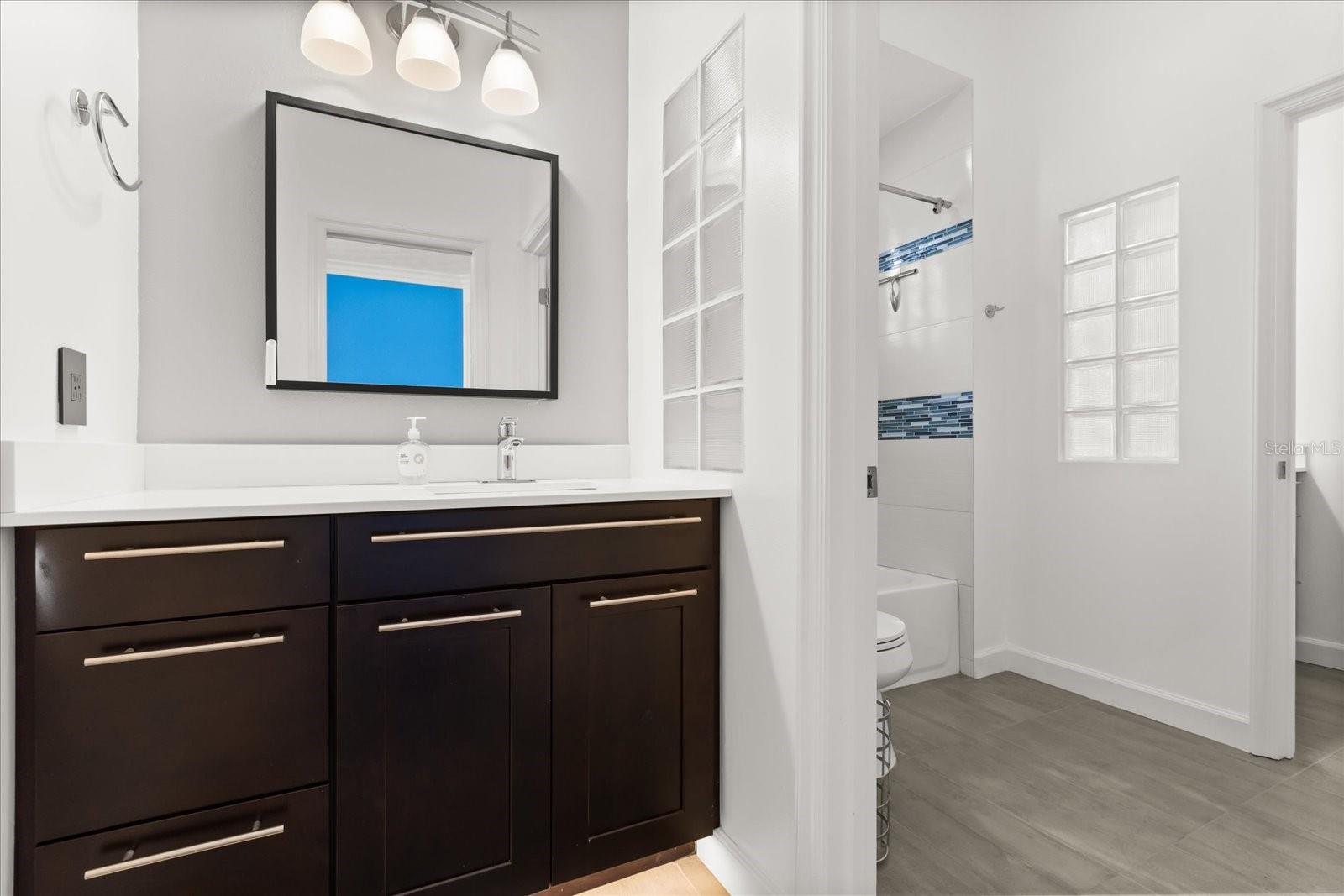 Image 34 of 51 For 1293 Prince Court