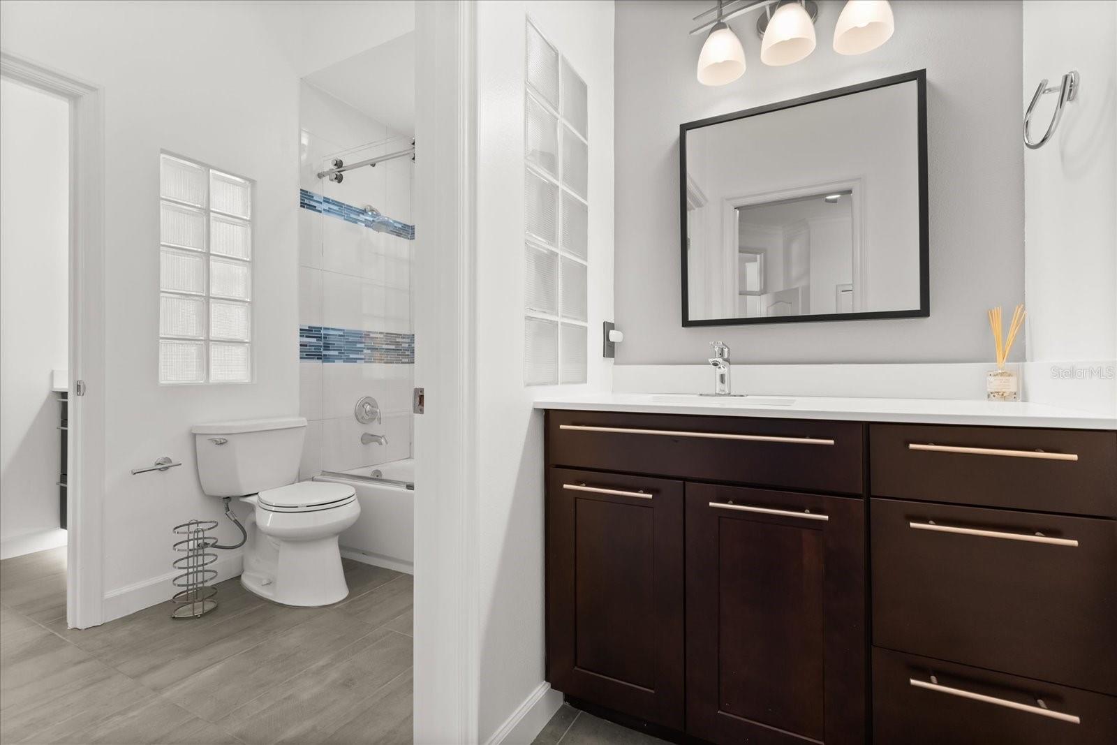 Image 35 of 51 For 1293 Prince Court