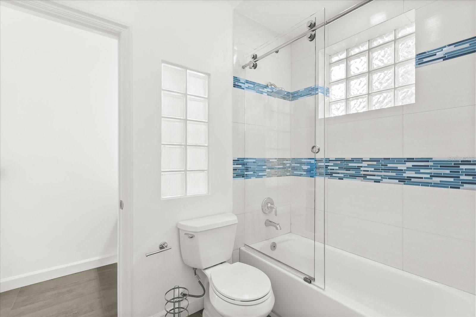 Image 36 of 51 For 1293 Prince Court