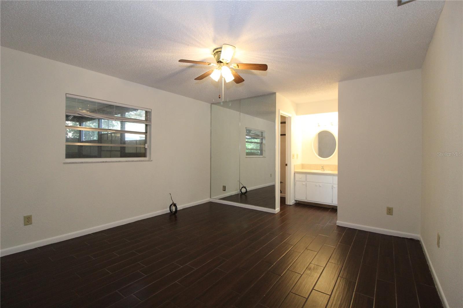 Image 11 of 23 For 932 Fairbairn Drive